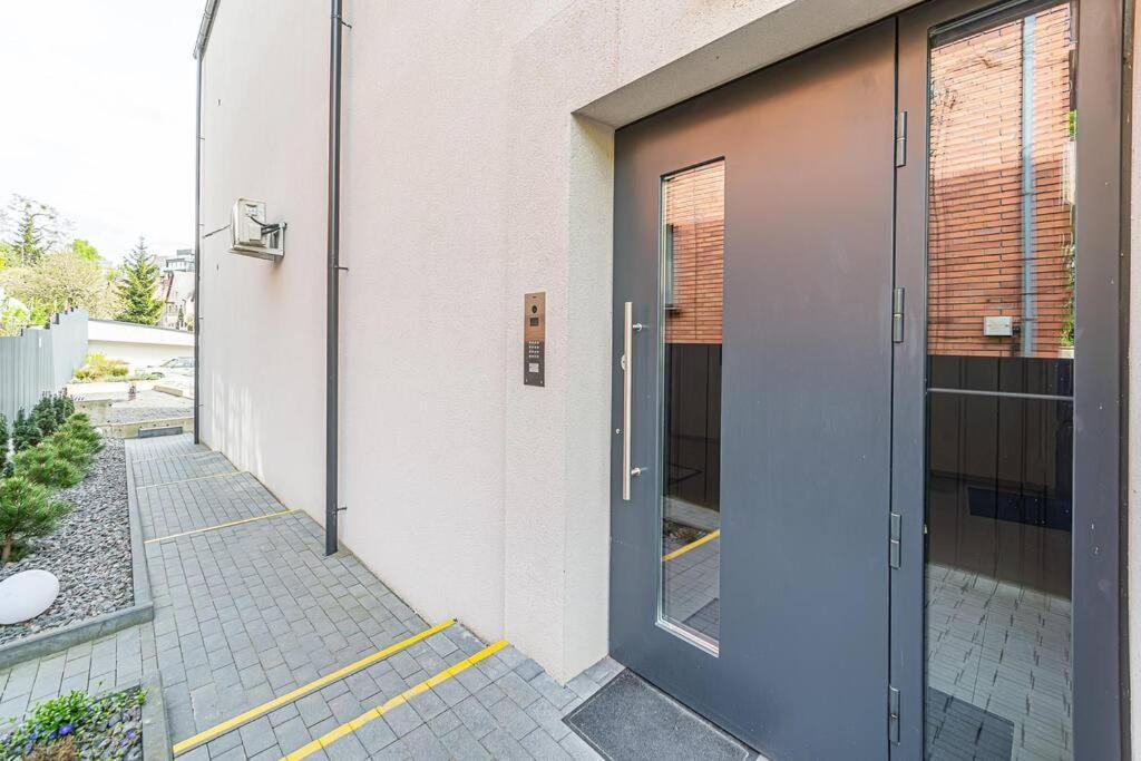 Sky Apartment With Free Parking And Balcony & Ac Kaunas Exteriör bild
