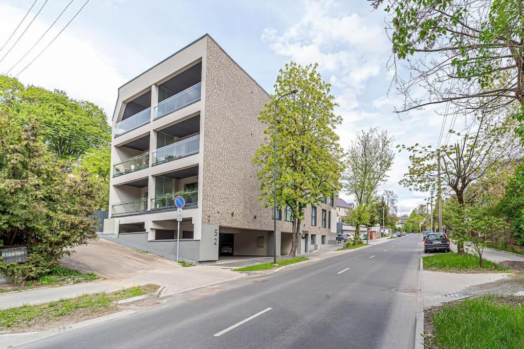 Sky Apartment With Free Parking And Balcony & Ac Kaunas Exteriör bild