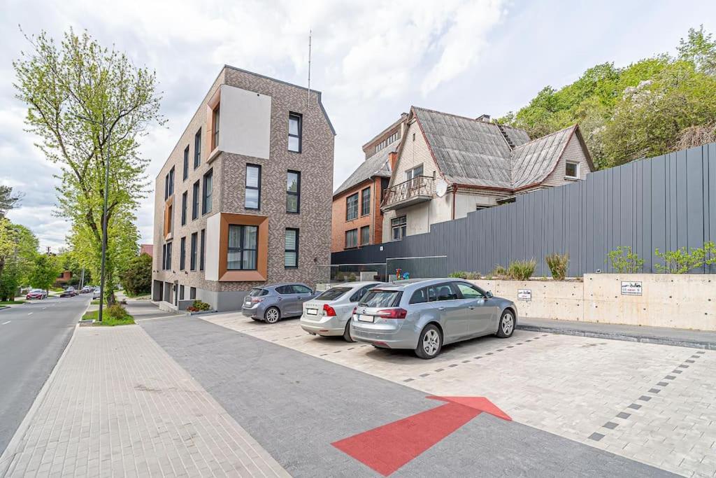 Sky Apartment With Free Parking And Balcony & Ac Kaunas Exteriör bild