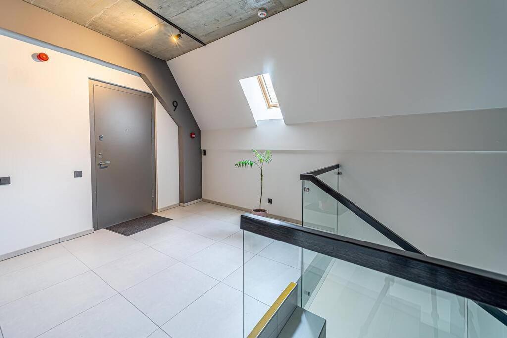 Sky Apartment With Free Parking And Balcony & Ac Kaunas Exteriör bild