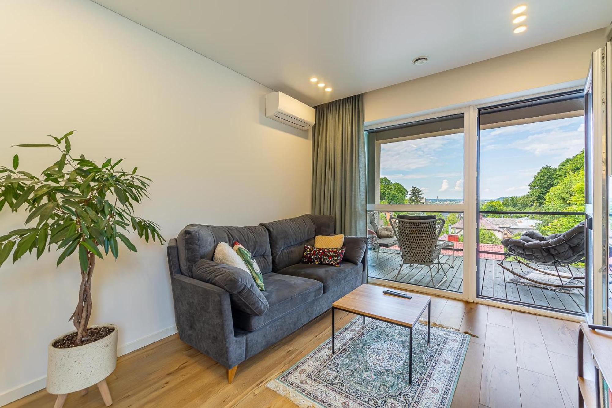 Sky Apartment With Free Parking And Balcony & Ac Kaunas Exteriör bild